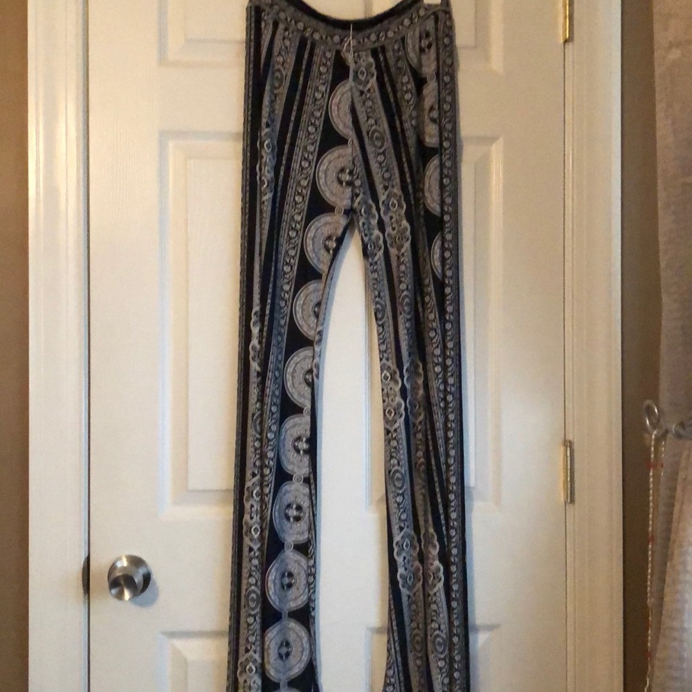 🔴 NWT Black & While Pants